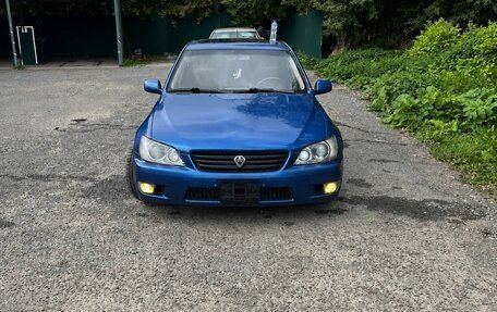 Lexus IS II рестайлинг 2, 1999 год, 690 000 рублей, 1 фотография