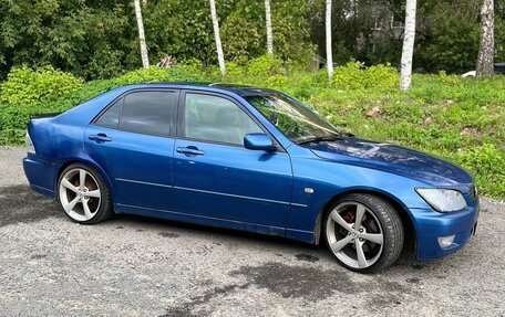 Lexus IS II рестайлинг 2, 1999 год, 690 000 рублей, 4 фотография
