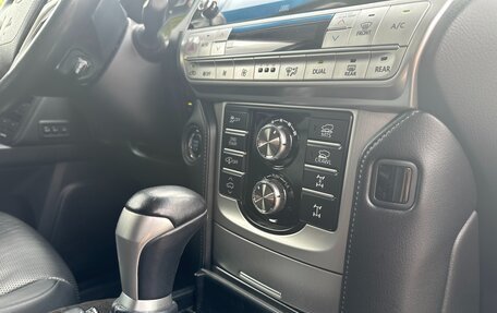 Toyota Land Cruiser Prado 150 рестайлинг 2, 2020 год, 7 000 000 рублей, 29 фотография