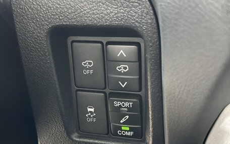 Toyota Land Cruiser Prado 150 рестайлинг 2, 2010 год, 2 299 999 рублей, 28 фотография