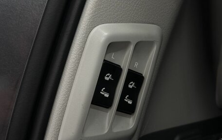 Toyota Land Cruiser Prado 150 рестайлинг 2, 2010 год, 2 299 999 рублей, 29 фотография