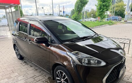Toyota Sienta II, 2019 год, 1 250 000 рублей, 2 фотография