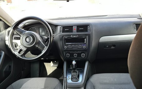 Volkswagen Jetta VI, 2011 год, 750 000 рублей, 5 фотография