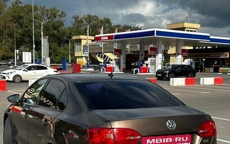 Volkswagen Jetta VI, 2011 год, 750 000 рублей, 2 фотография