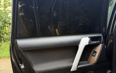 Toyota Land Cruiser Prado 150 рестайлинг 2, 2015 год, 3 350 000 рублей, 13 фотография