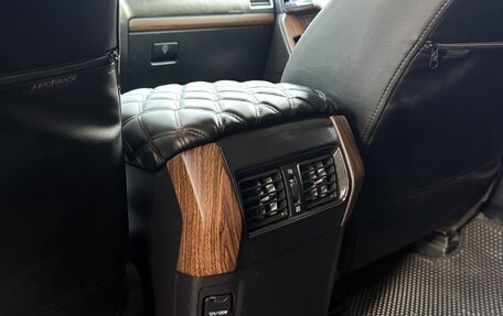 Toyota Land Cruiser Prado 150 рестайлинг 2, 2015 год, 3 350 000 рублей, 19 фотография