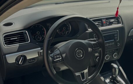 Volkswagen Jetta VI, 2013 год, 1 050 000 рублей, 13 фотография