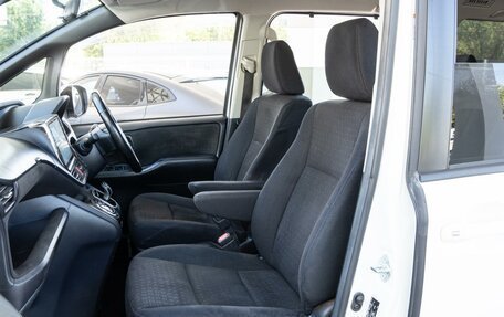 Toyota Noah III, 2014 год, 1 920 000 рублей, 9 фотография