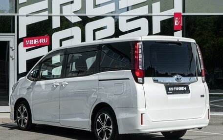 Toyota Noah III, 2014 год, 1 920 000 рублей, 2 фотография
