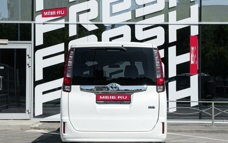 Toyota Noah III, 2014 год, 1 920 000 рублей, 4 фотография