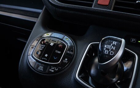 Toyota Noah III, 2014 год, 1 920 000 рублей, 18 фотография