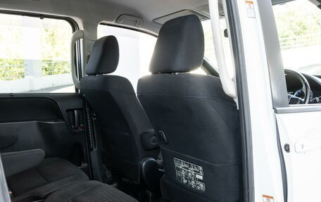 Toyota Noah III, 2014 год, 1 920 000 рублей, 14 фотография