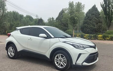 Toyota C-HR I рестайлинг, 2023 год, 1 850 000 рублей, 2 фотография