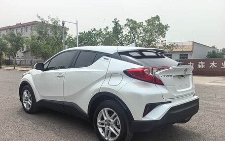 Toyota C-HR I рестайлинг, 2023 год, 1 850 000 рублей, 5 фотография