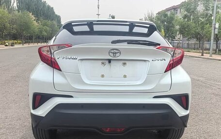 Toyota C-HR I рестайлинг, 2023 год, 1 850 000 рублей, 6 фотография