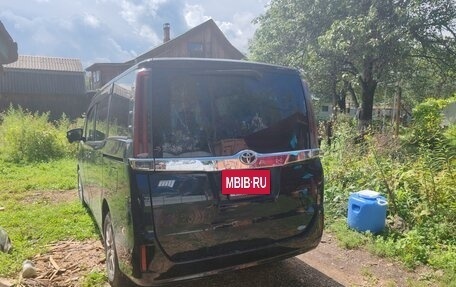 Toyota Noah III, 2021 год, 2 500 000 рублей, 2 фотография
