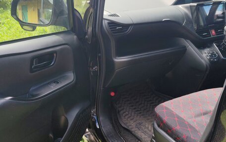 Toyota Noah III, 2021 год, 2 500 000 рублей, 7 фотография