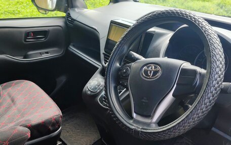 Toyota Noah III, 2021 год, 2 500 000 рублей, 8 фотография