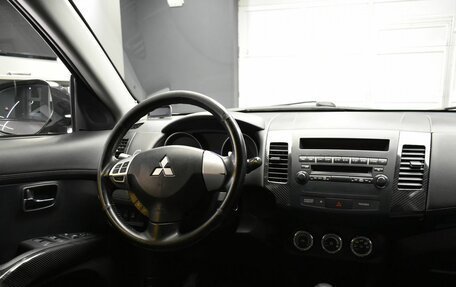 Mitsubishi Outlander III рестайлинг 3, 2010 год, 1 097 000 рублей, 10 фотография