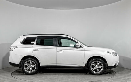 Mitsubishi Outlander III рестайлинг 3, 2013 год, 1 325 000 рублей, 4 фотография