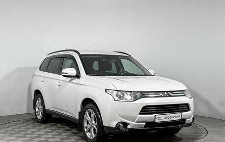 Mitsubishi Outlander III рестайлинг 3, 2013 год, 1 325 000 рублей, 3 фотография