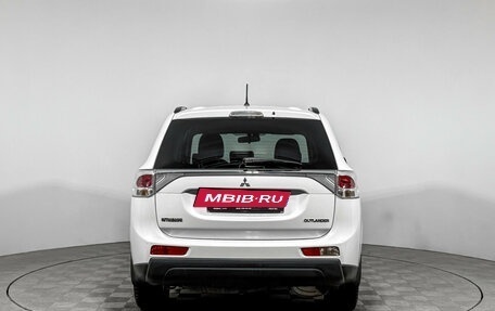 Mitsubishi Outlander III рестайлинг 3, 2013 год, 1 325 000 рублей, 6 фотография