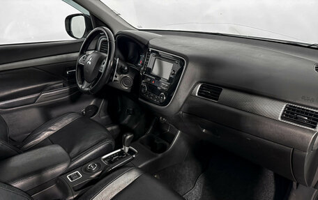Mitsubishi Outlander III рестайлинг 3, 2013 год, 1 325 000 рублей, 13 фотография