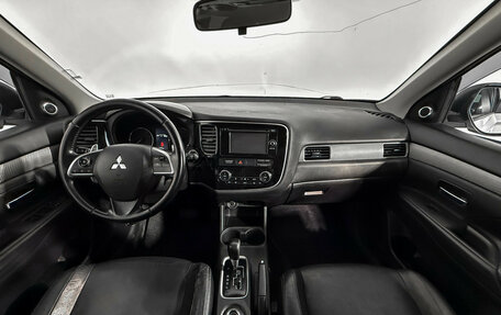 Mitsubishi Outlander III рестайлинг 3, 2013 год, 1 325 000 рублей, 14 фотография