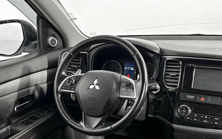 Mitsubishi Outlander III рестайлинг 3, 2013 год, 1 325 000 рублей, 15 фотография