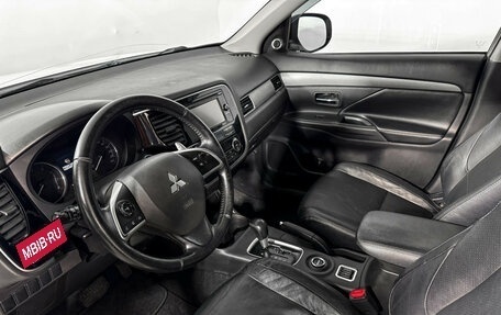 Mitsubishi Outlander III рестайлинг 3, 2013 год, 1 325 000 рублей, 9 фотография