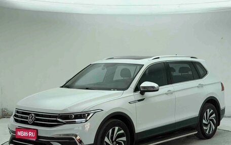Volkswagen Tiguan II, 2022 год, 2 213 009 рублей, 1 фотография