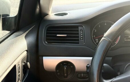 Volkswagen Jetta VI, 2012 год, 1 165 000 рублей, 20 фотография