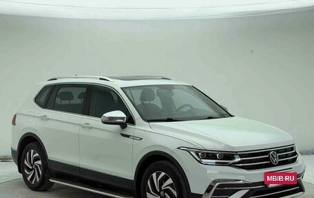 Volkswagen Tiguan II, 2022 год, 2 213 009 рублей, 2 фотография