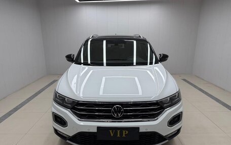Volkswagen T-Roc I, 2022 год, 2 070 000 рублей, 2 фотография