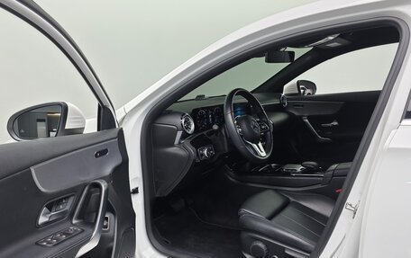 Mercedes-Benz A-Класс, 2022 год, 1 870 000 рублей, 10 фотография