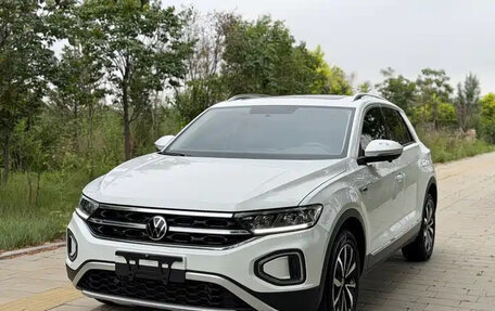 Volkswagen T-Roc I, 2023 год, 1 430 500 рублей, 1 фотография