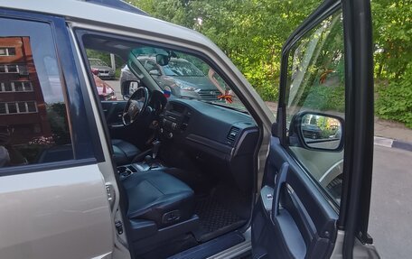 Mitsubishi Pajero IV, 2013 год, 2 490 000 рублей, 6 фотография