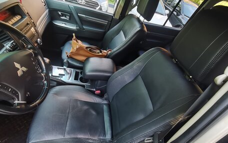 Mitsubishi Pajero IV, 2013 год, 2 490 000 рублей, 10 фотография