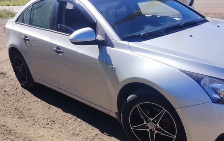 Chevrolet Cruze II, 2010 год, 720 000 рублей, 3 фотография