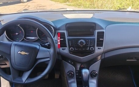 Chevrolet Cruze II, 2010 год, 720 000 рублей, 13 фотография