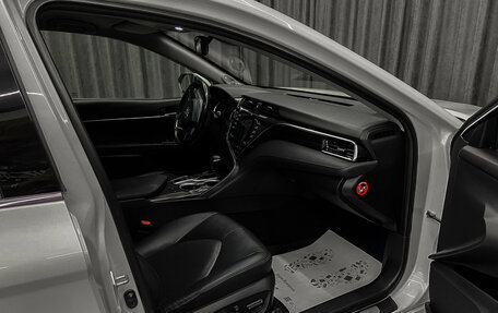 Toyota Camry, 2018 год, 2 450 000 рублей, 9 фотография