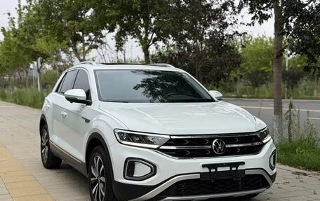 Volkswagen T-Roc I, 2023 год, 1 430 500 рублей, 3 фотография