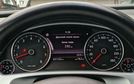 Volkswagen Touareg III, 2011 год, 1 899 000 рублей, 22 фотография