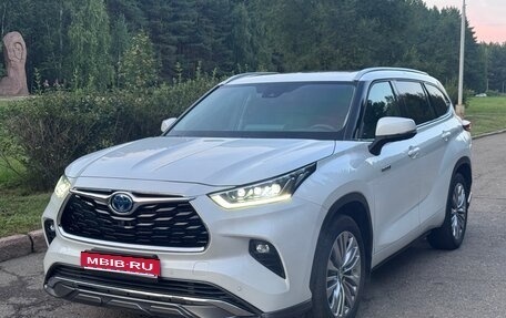 Toyota Highlander, 2021 год, 5 990 000 рублей, 1 фотография