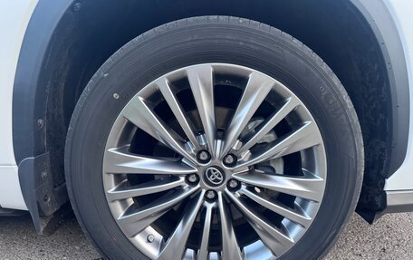 Toyota Highlander, 2021 год, 5 990 000 рублей, 7 фотография
