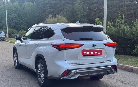 Toyota Highlander, 2021 год, 5 990 000 рублей, 3 фотография