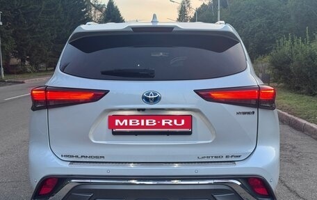 Toyota Highlander, 2021 год, 5 990 000 рублей, 5 фотография
