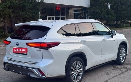 Toyota Highlander, 2021 год, 5 990 000 рублей, 4 фотография