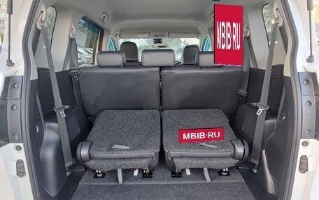 Toyota Sienta II, 2018 год, 1 200 000 рублей, 14 фотография