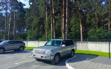 Toyota Land Cruiser 100 рестайлинг 2, 2006 год, 1 900 000 рублей, 2 фотография